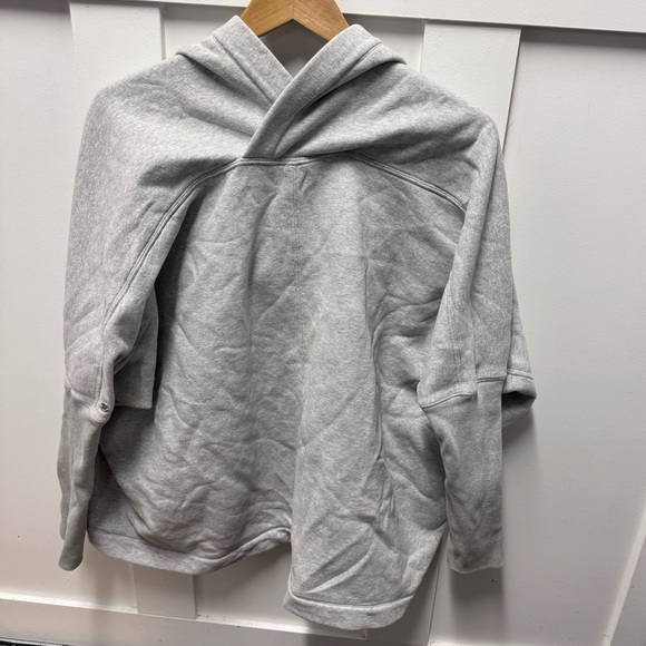 Lululemon it makes two wrap fits size 8-12 - Picture 4 of 4